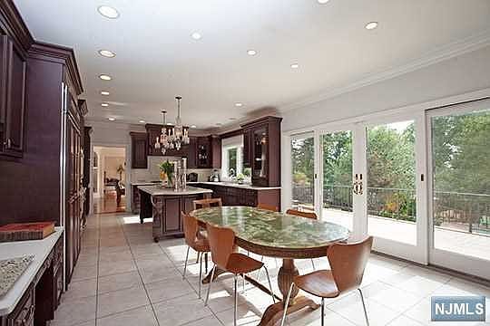 4th image of 72 Eisenhower Dr