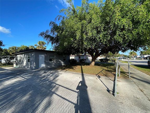 3rd image of 2643 NW 10th St