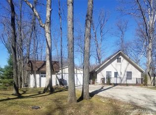 8774 E Chinquapin Ave, Effingham, IL 62401