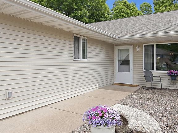 2nd image of 1175 Evergreen Lane