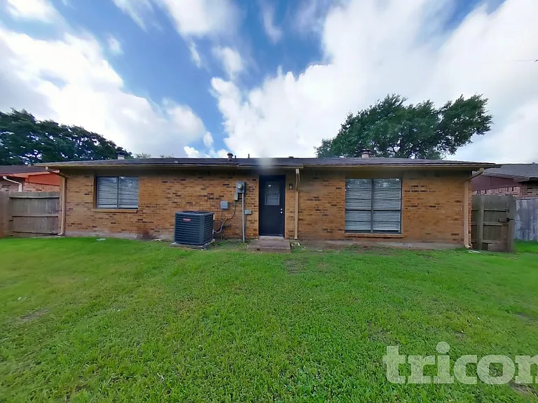 5030 Ridgecreek Dr — Photo 15