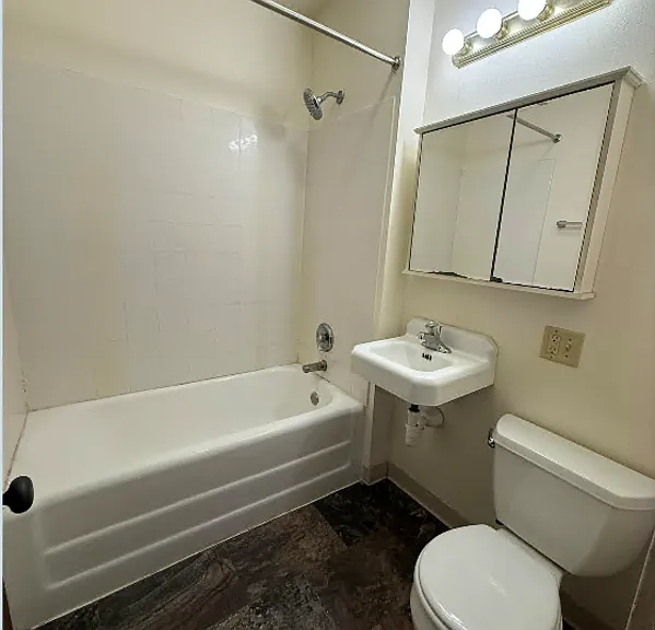 1975 E Washington Ave #1B — Photo 7