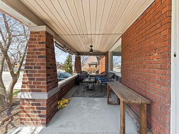 5th image of 1384 Pillette Rd