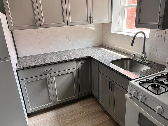 4th image of 3024 Park Ave APT 4