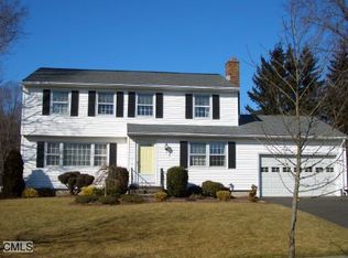 12 Hunter Ln, Fairfield, CT 06824