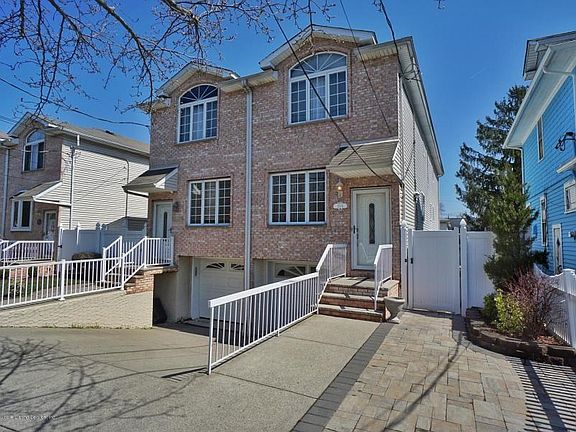 2nd image of 139B Sharrott Ave #B