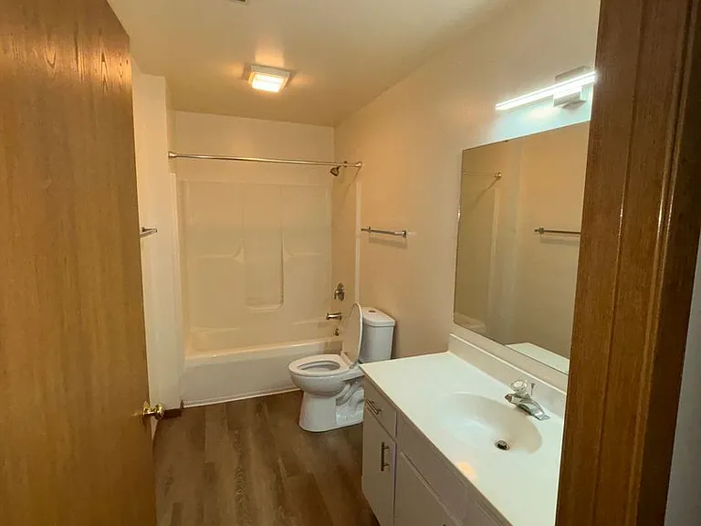 2000-2007 Continental Ln — Photo 9