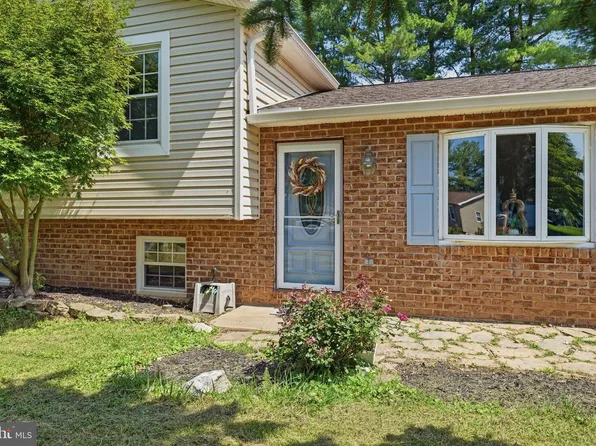 7246 Pommel Dr, Sykesville, MD 21784