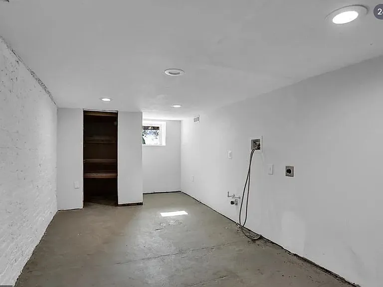 1520 Holbrook St — Photo 6