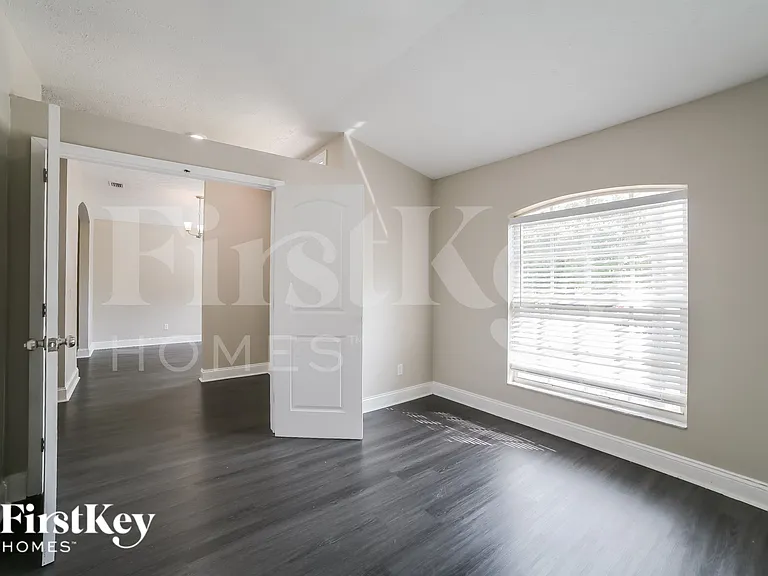 9812 Cristina Dr — Photo 7