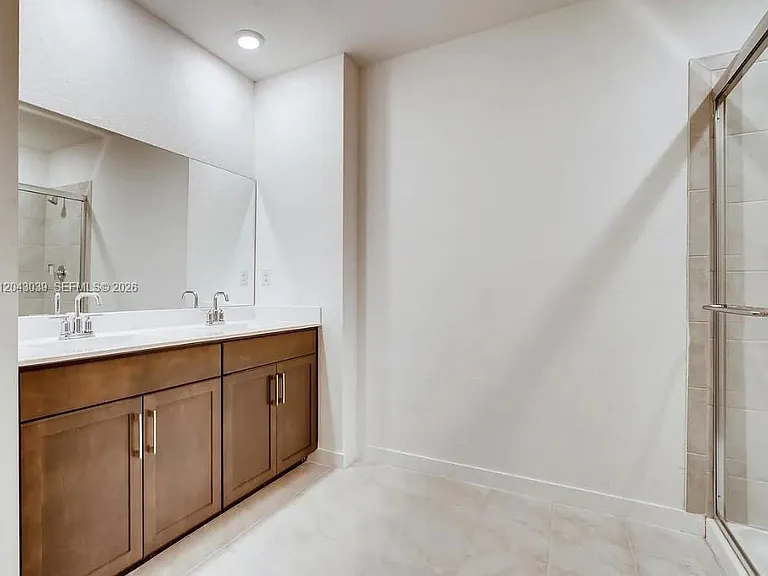 421 NE 6th Ct — Photo 7