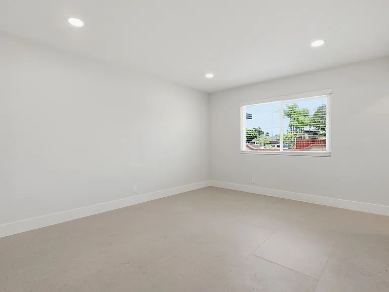 19022 Summerfield Ln — Photo 10