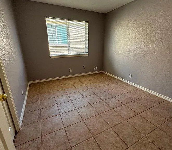 Secondary room 1 and closet