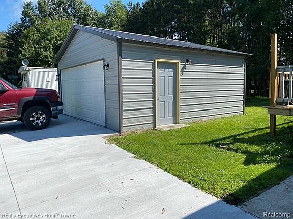 4th image of 5417 Pine Dr #42
