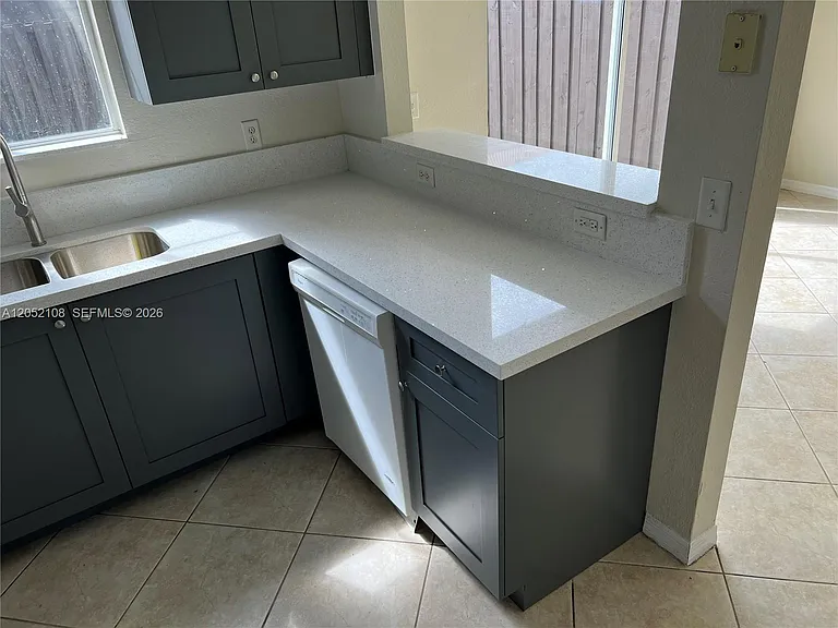 100 SW 15th Ave — Photo 15