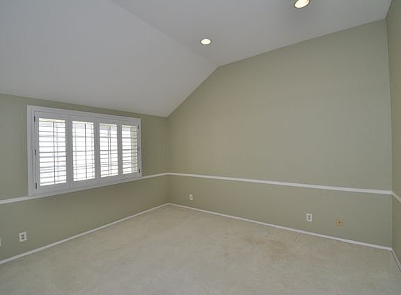 5th image of 737 Newport Cir
