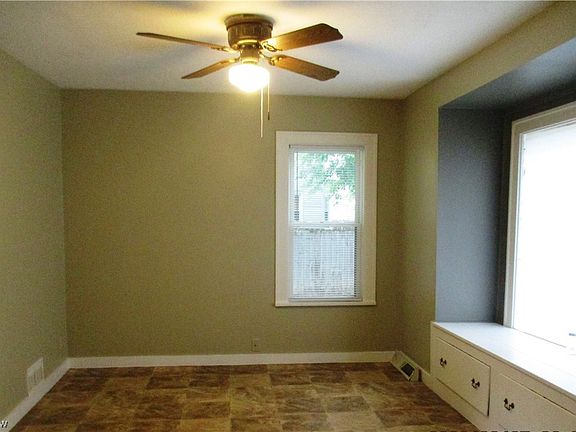 5th image of 839 1/2 W Maple Ln