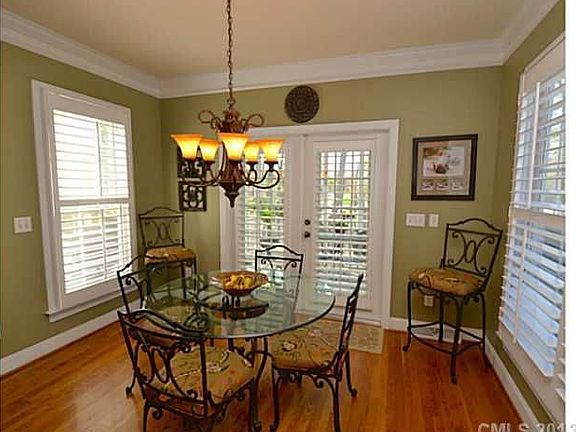 4th image of 518 N Oak Dr