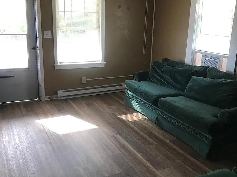 1204 Desmond St — Photo 2