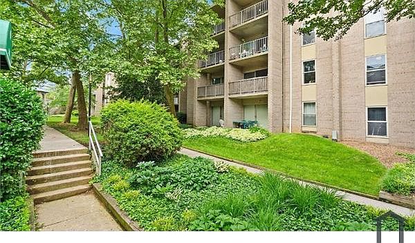1st image of 15 Canterbury Sq APT 102