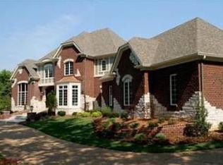 15 Long Meadows Ln, Saint Louis, MO 63131