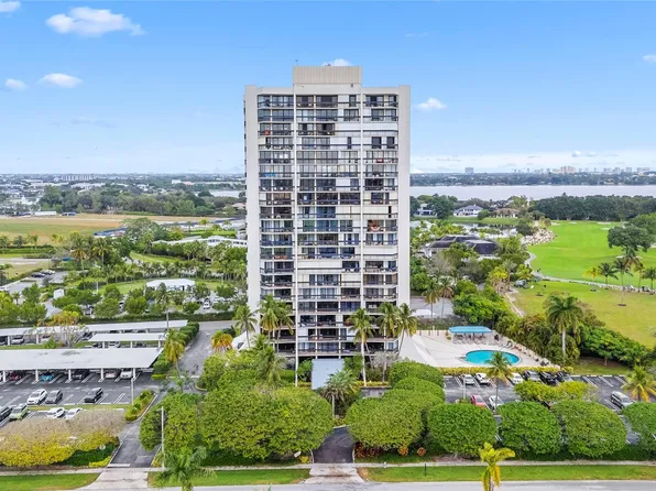 2400 Presidential Way #1502, West Palm Beach, FL 33401