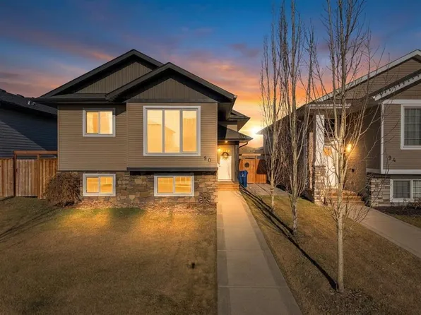90 W Aurora Heights Blvd, Blackfalds, AB T4M 0M1