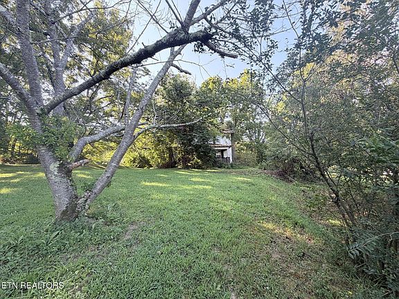 3rd image of 211 Patty Rd