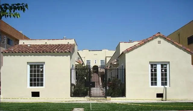 Building Photo - 4137 4141 3/4 Monroe St
