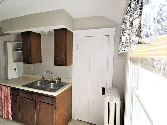 5th image of 302B John St