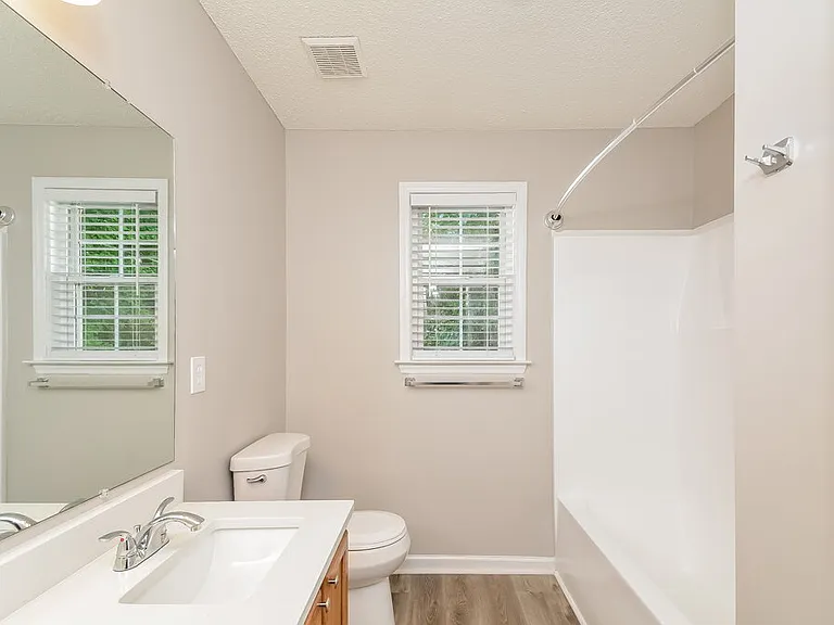 1005 Henchman Ct — Photo 10
