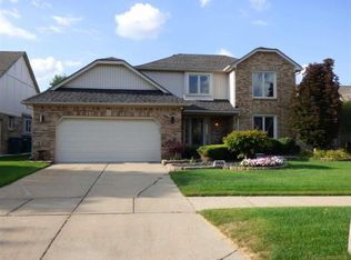 15835 Patrick Henry Dr, Macomb, MI