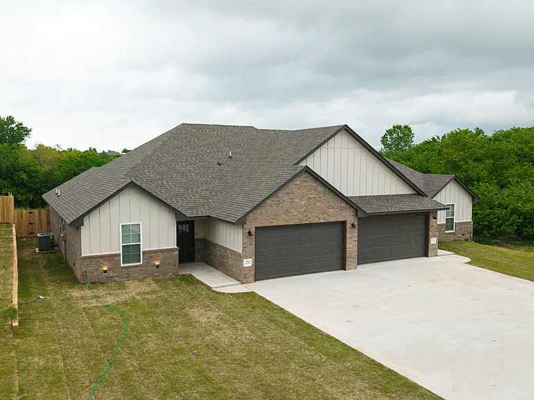 2298 E Sooner Rd — Photo 41