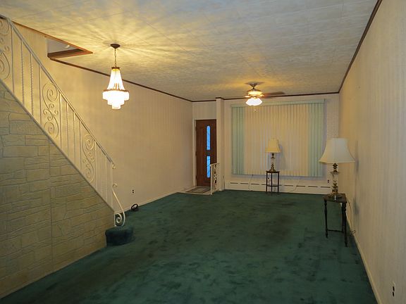 Comb Living/Dining Room