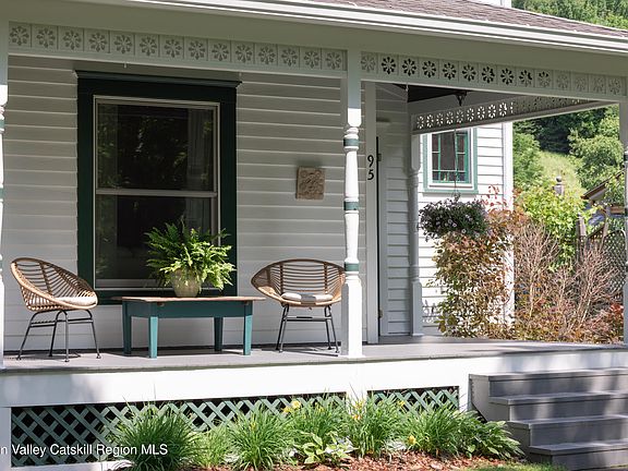 4th image of 95 Maple Avenue