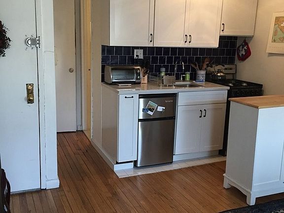 4th image of 512 E 11th St APT 4C