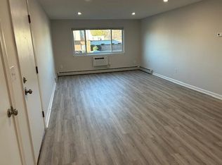 3 Hallmark Gdns APT 4, Burlington, MA 01803