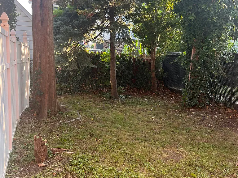386 Lawton Ave — Photo 13