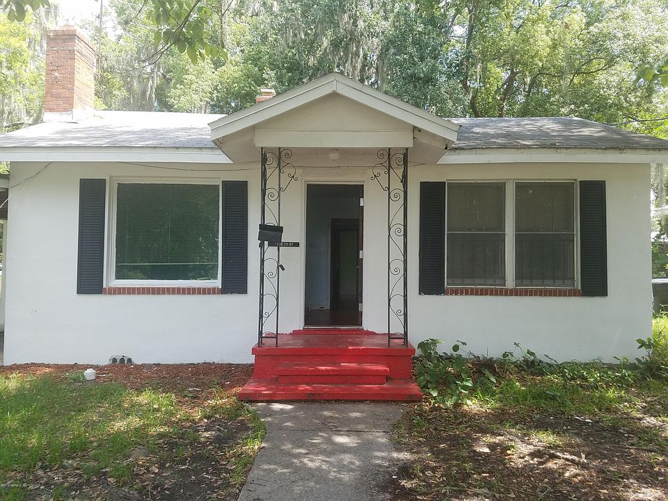 1st image of 105 E 25th St