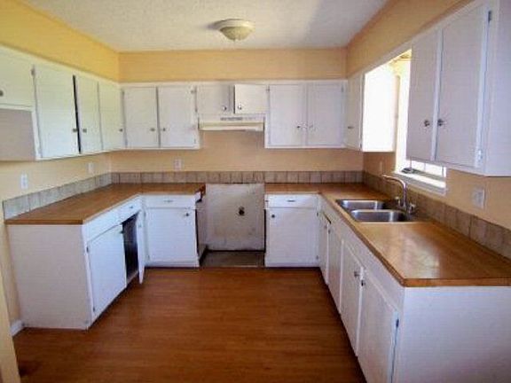 3rd image of 219 Half Oak Dr