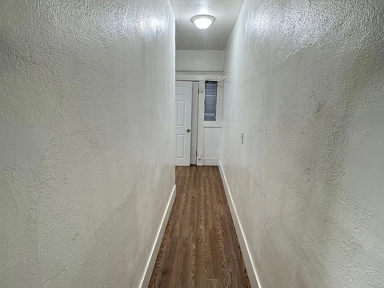 Vernon Ave - 458 — Photo 12