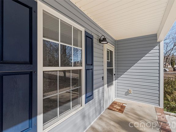 3rd image of 835 Rockdale St
