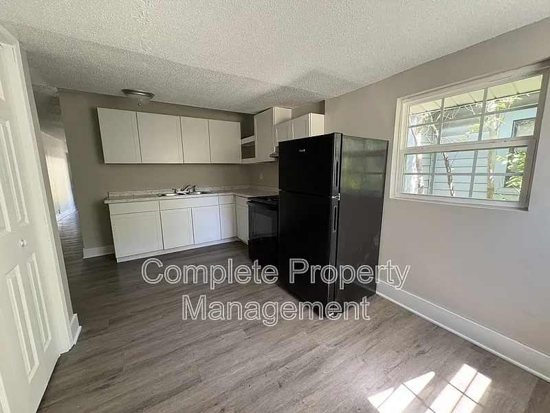 3 bed, 1.0 bath, 1926 sqft, $950 — Photo 4