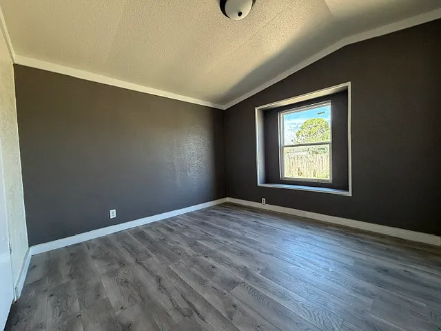 5435 W 30th St — Photo 3