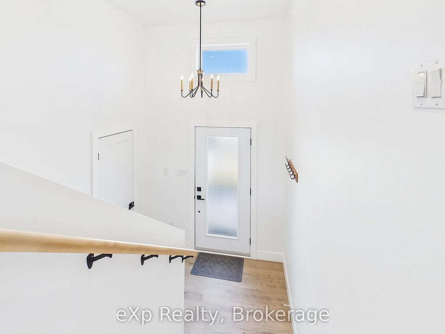3 bed, $2,700 — Photo 2
