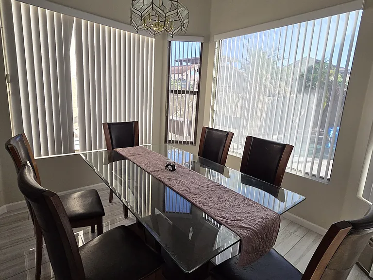 1015 E Irma Ln — Photo 14