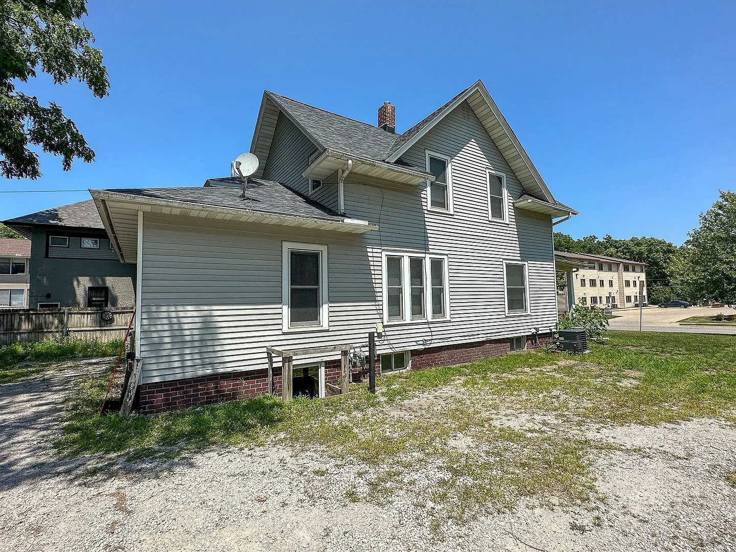 531 Welch Ave — Photo 2