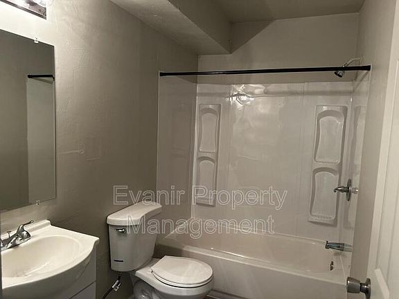 3rd image of 3057 Idylwilde Blvd APT 1-D