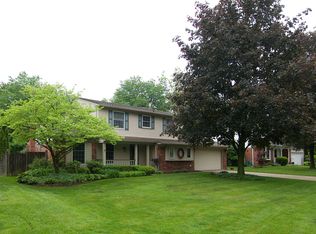 15489 Fairlane Dr, Livonia, MI 48154