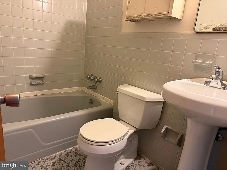 801 W Chester Pike — Photo 10